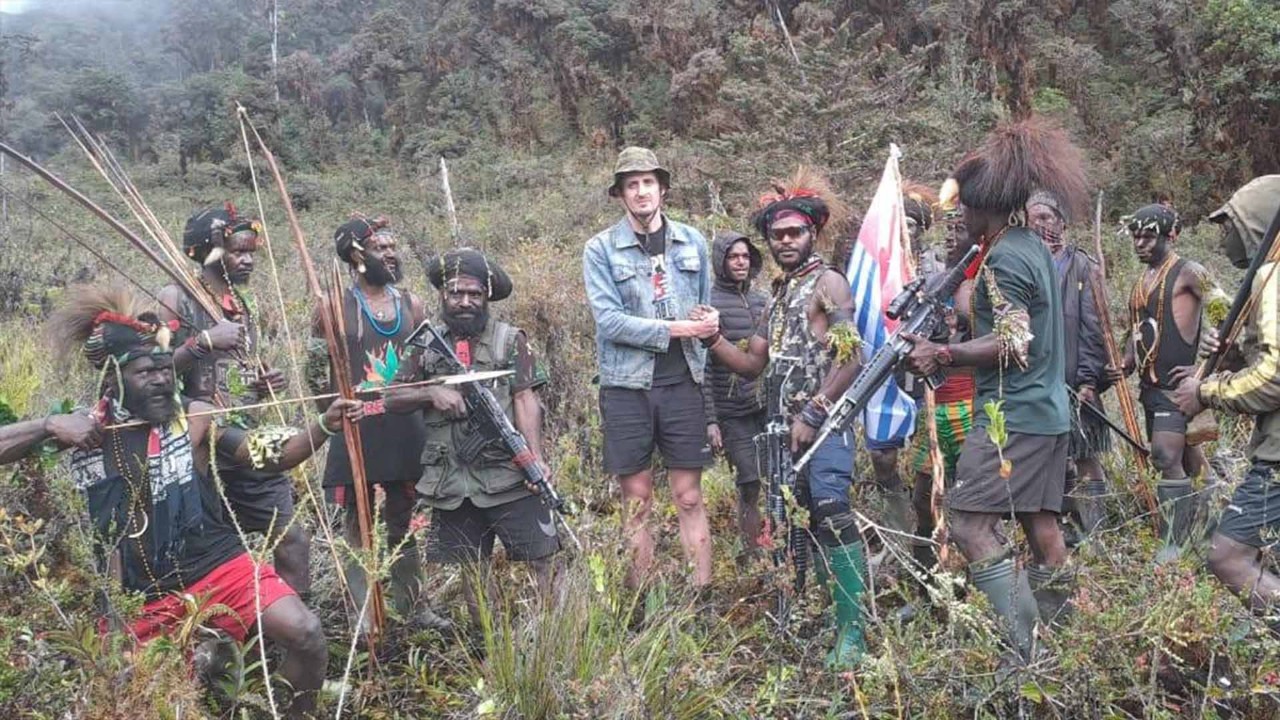 NZ pilot taken hostage in West Papua in 'serious risk'